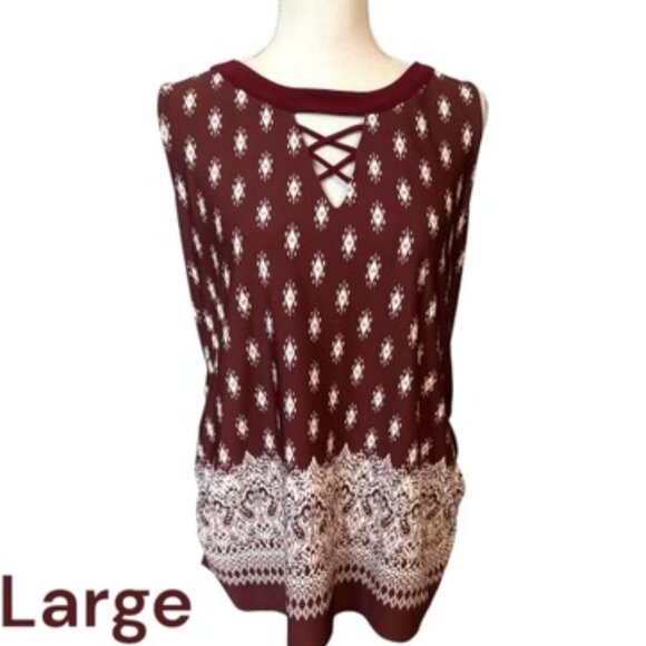 FAITH & JOY Tops - *❤️PRINT TOP w/NECKLINE DETAIL  LARGE